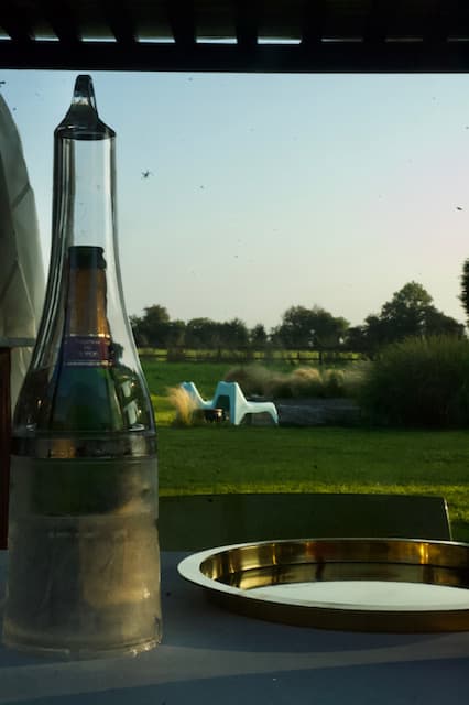 bouteille de champagne sous cloche